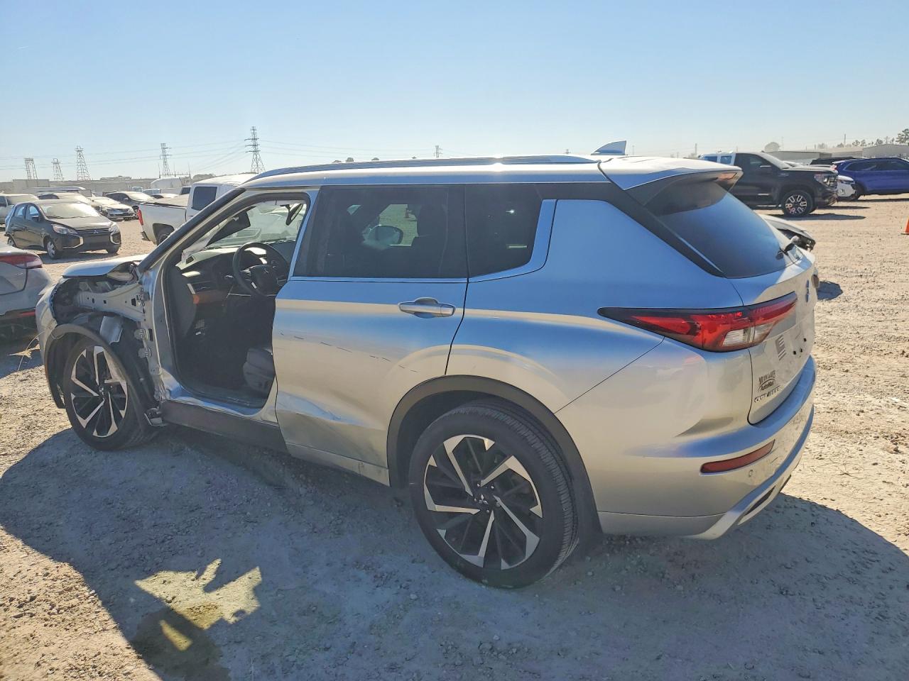 2022 Mitsubishi Outlander Sel - Image 2