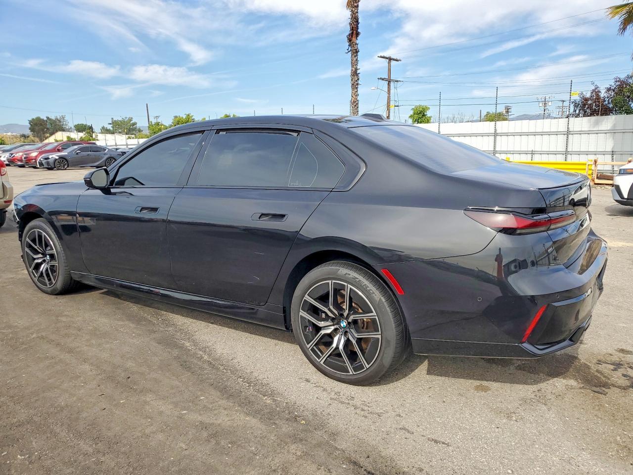 2025 BMW I7 Edrive50 - Фото 2