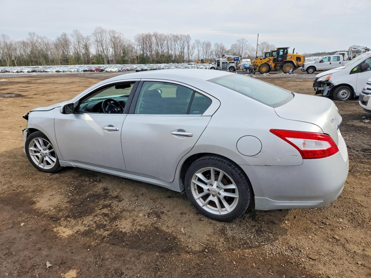 2009 Nissan Maxima - Image 2