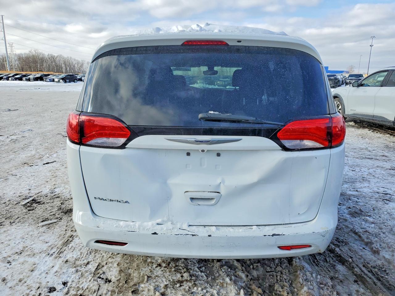 2017 Chrysler Pacifica Touring - Фото 6