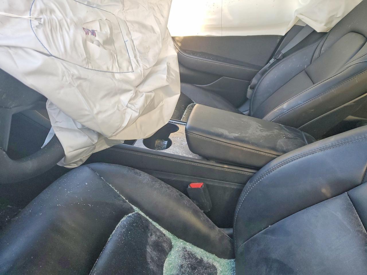 2023 Tesla Model 3 - Image 7