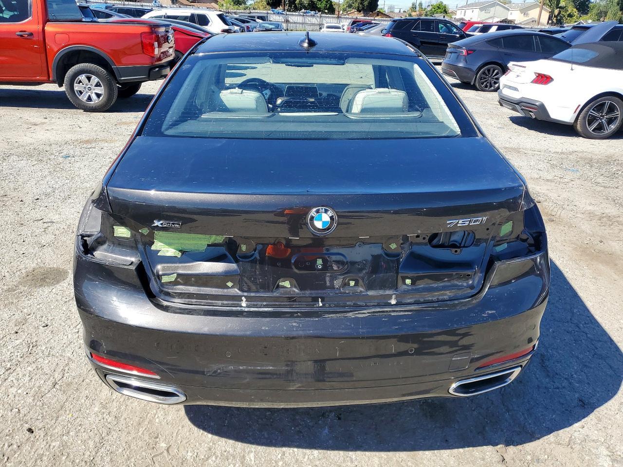 2016 BMW 750 Xi - Фото 6