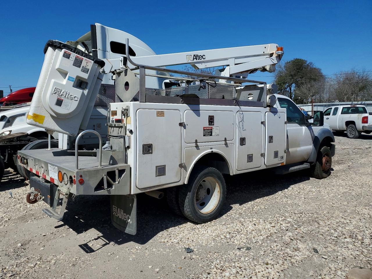 2015 Ford F450 Super Duty Bucket Truck - Фото 3