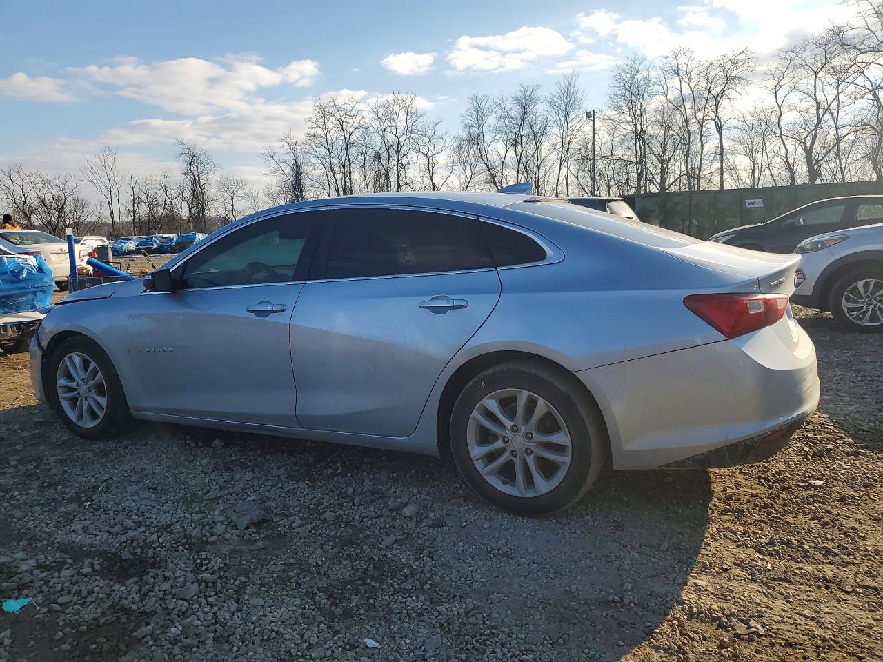 2018 Chevrolet Malibu Lt - Image 2