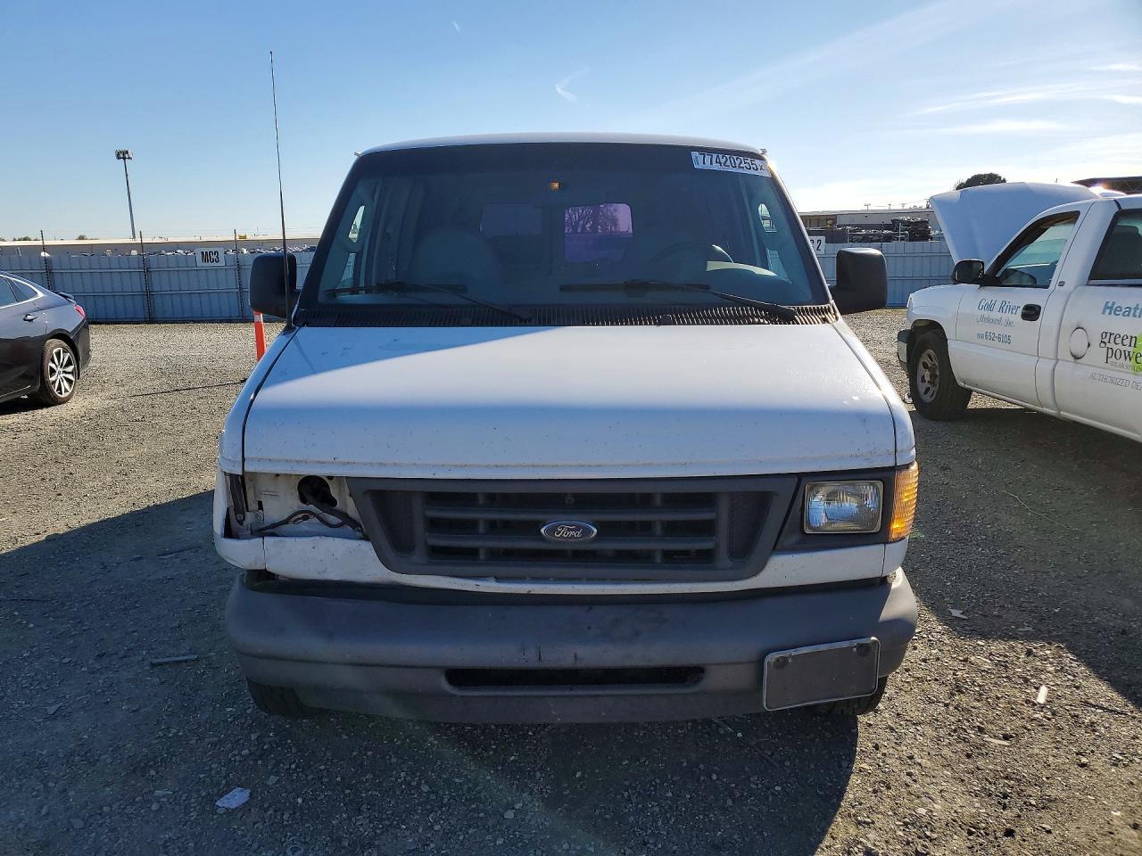 2003 Ford Econoline - Фото 5