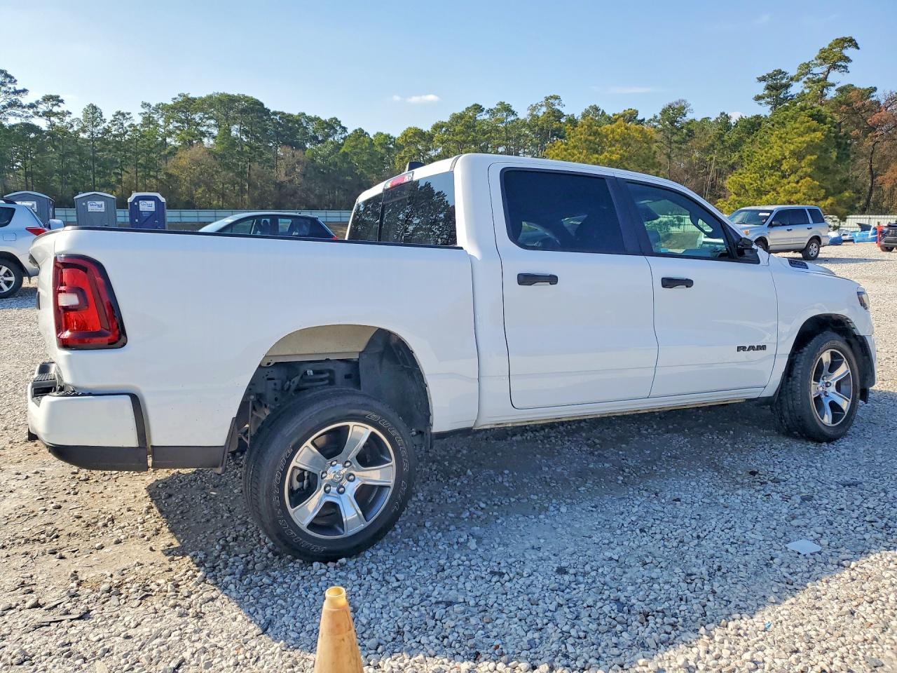 2025 Ram 1500 Tradesman - Фото 3