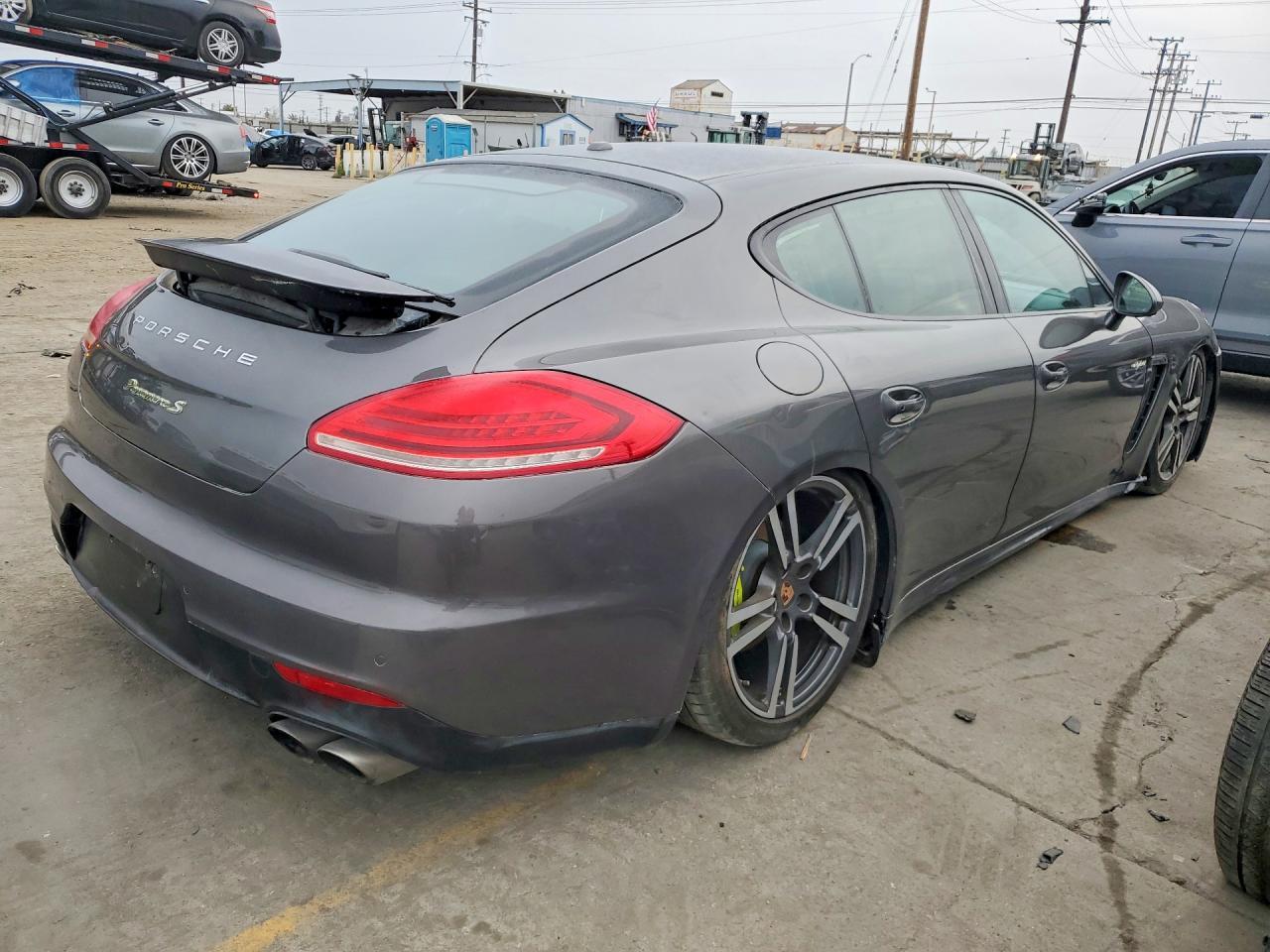 2014 Porsche Panamera S Hybrid - Image 3