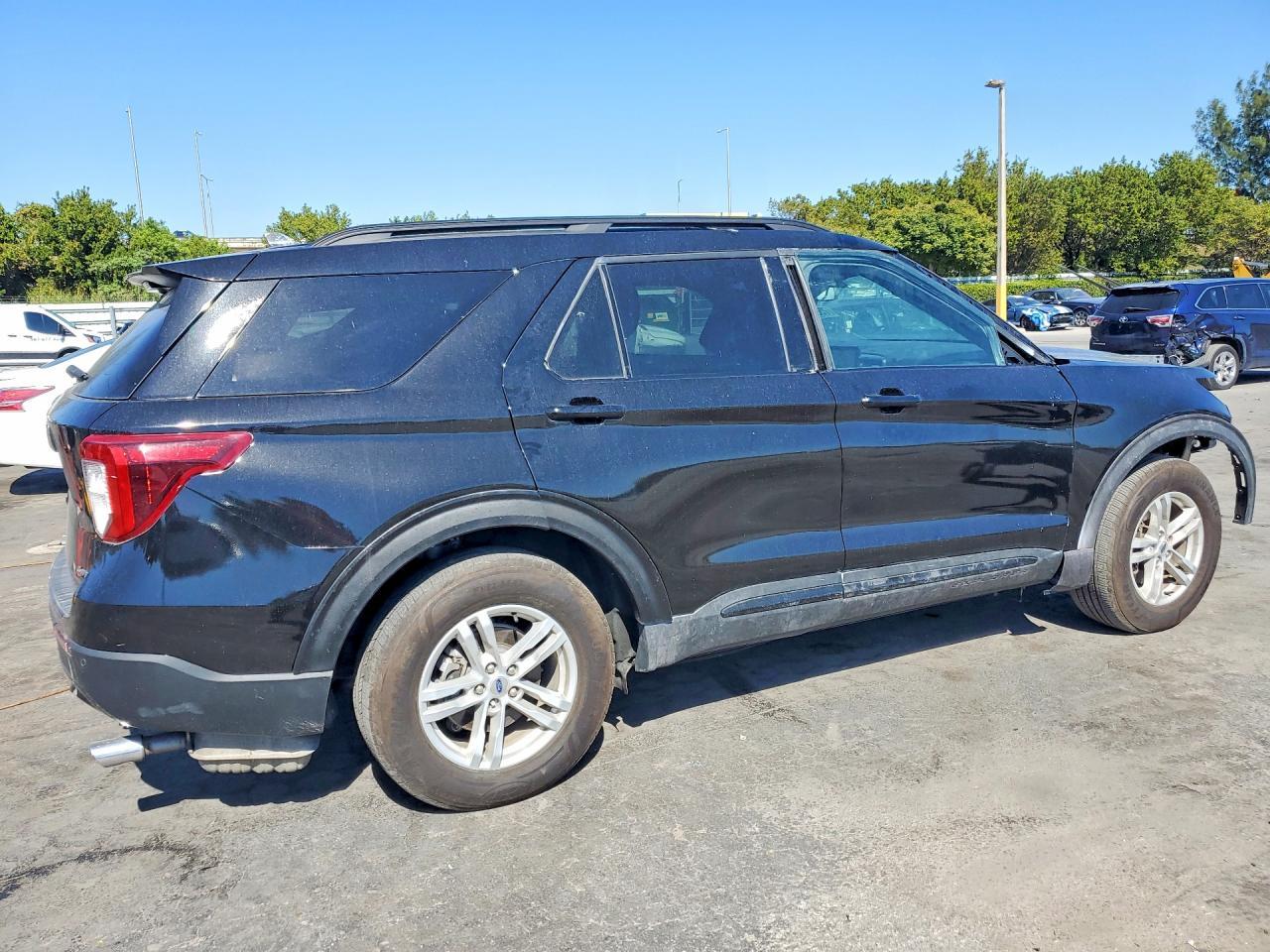 2022 Ford Explorer St-Line - Image 3
