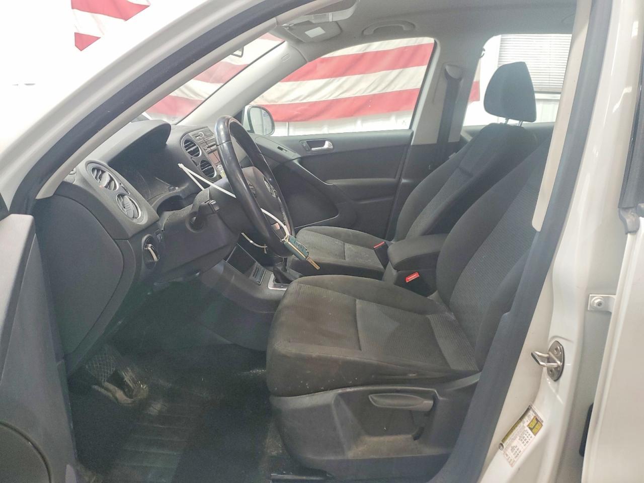 2014 Volkswagen Tiguan S - Image 7