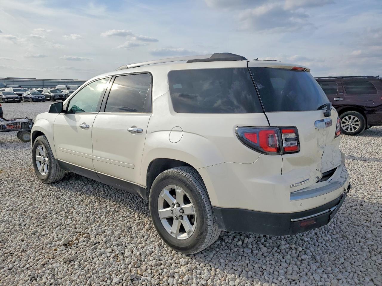 2015 GMC Acadia Sle - Image 2