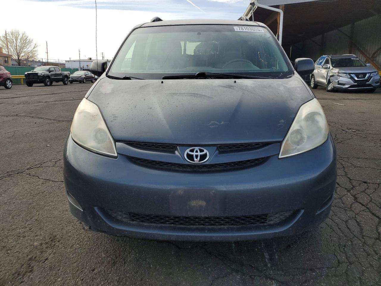 2010 Toyota Sienna - Фото 5