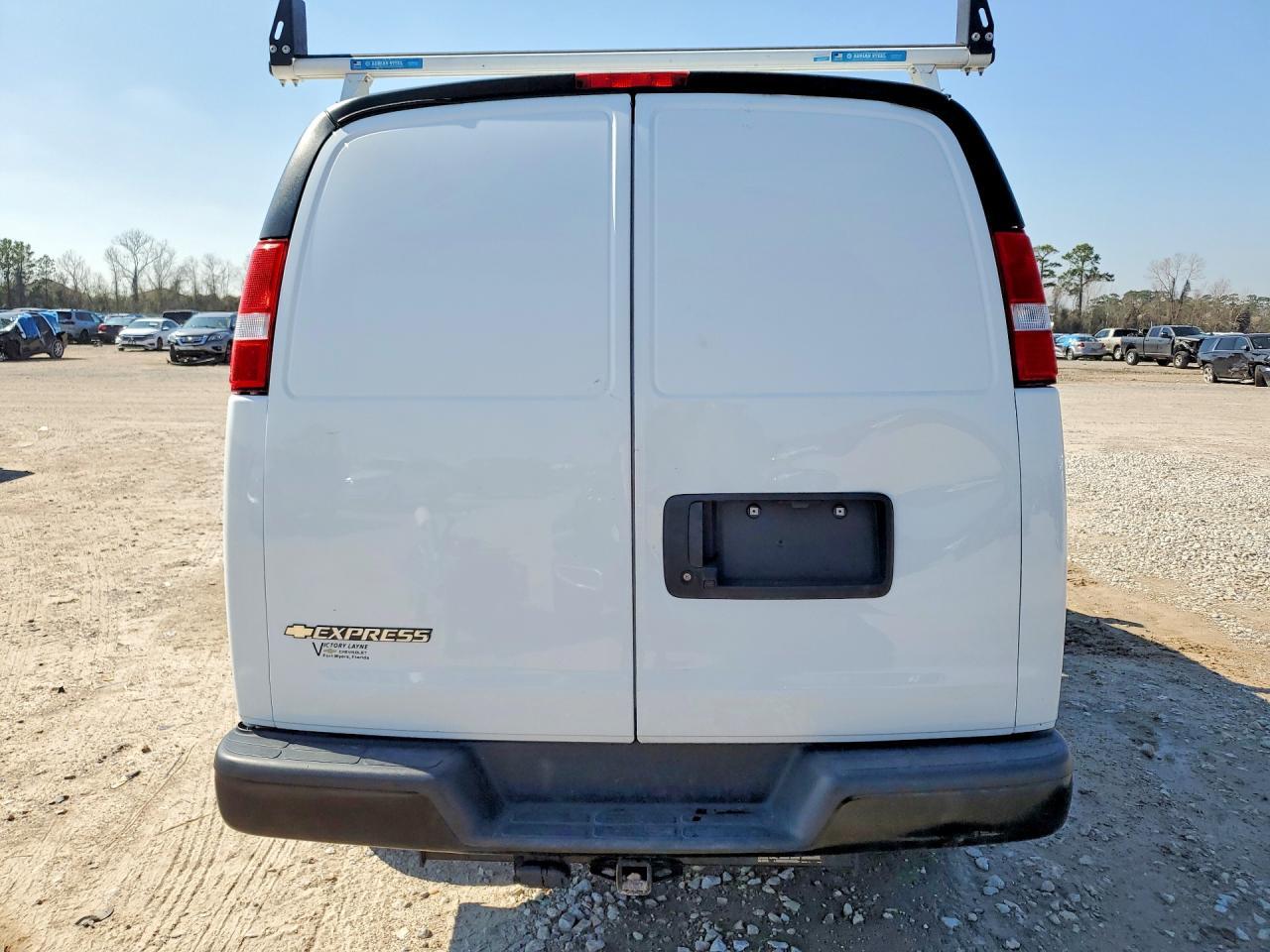 2023 Chevrolet Express G2500 - Фото 6