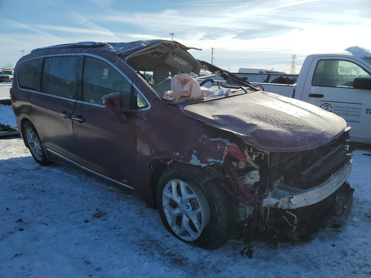 2017 Chrysler Pacifica Touring L - Image 4