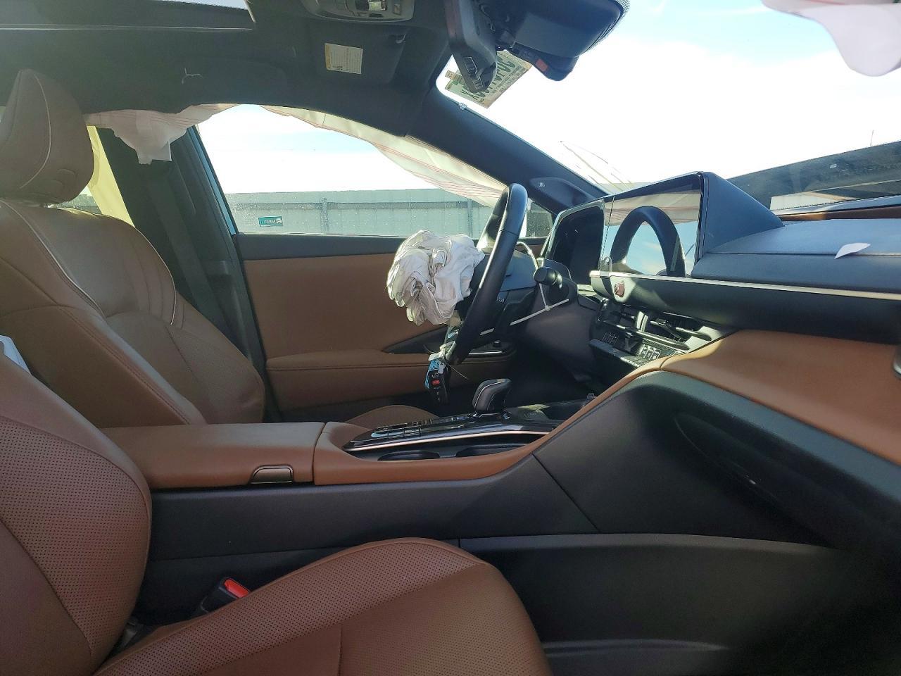 2025 Toyota Crown Signia Xle - Фото 7