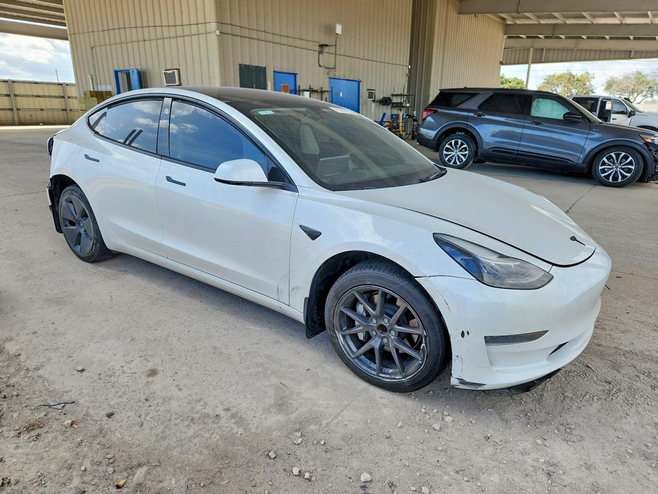 2023 Tesla Model 3 - Фото 4