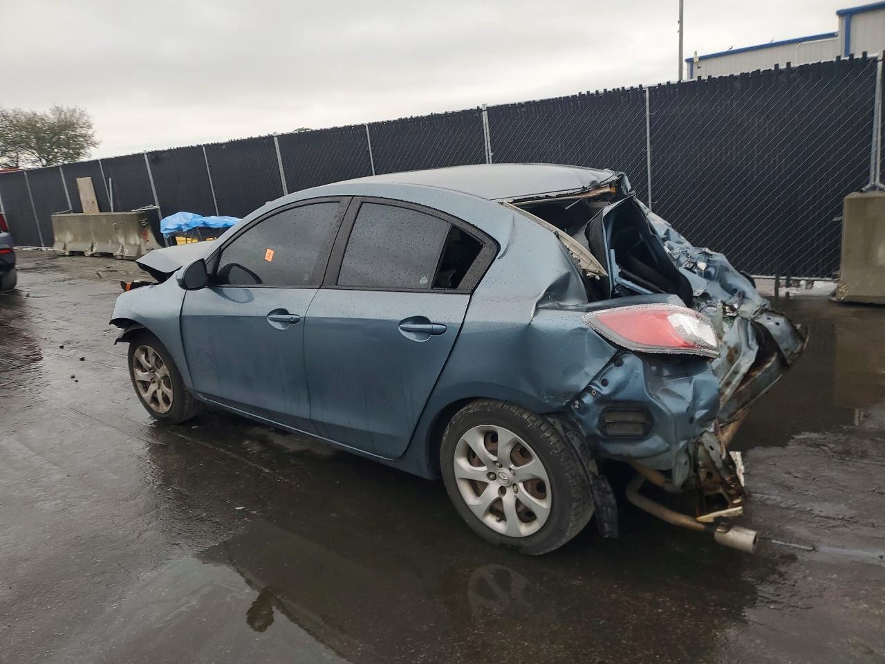 2010 Mazda 3 I - Image 2