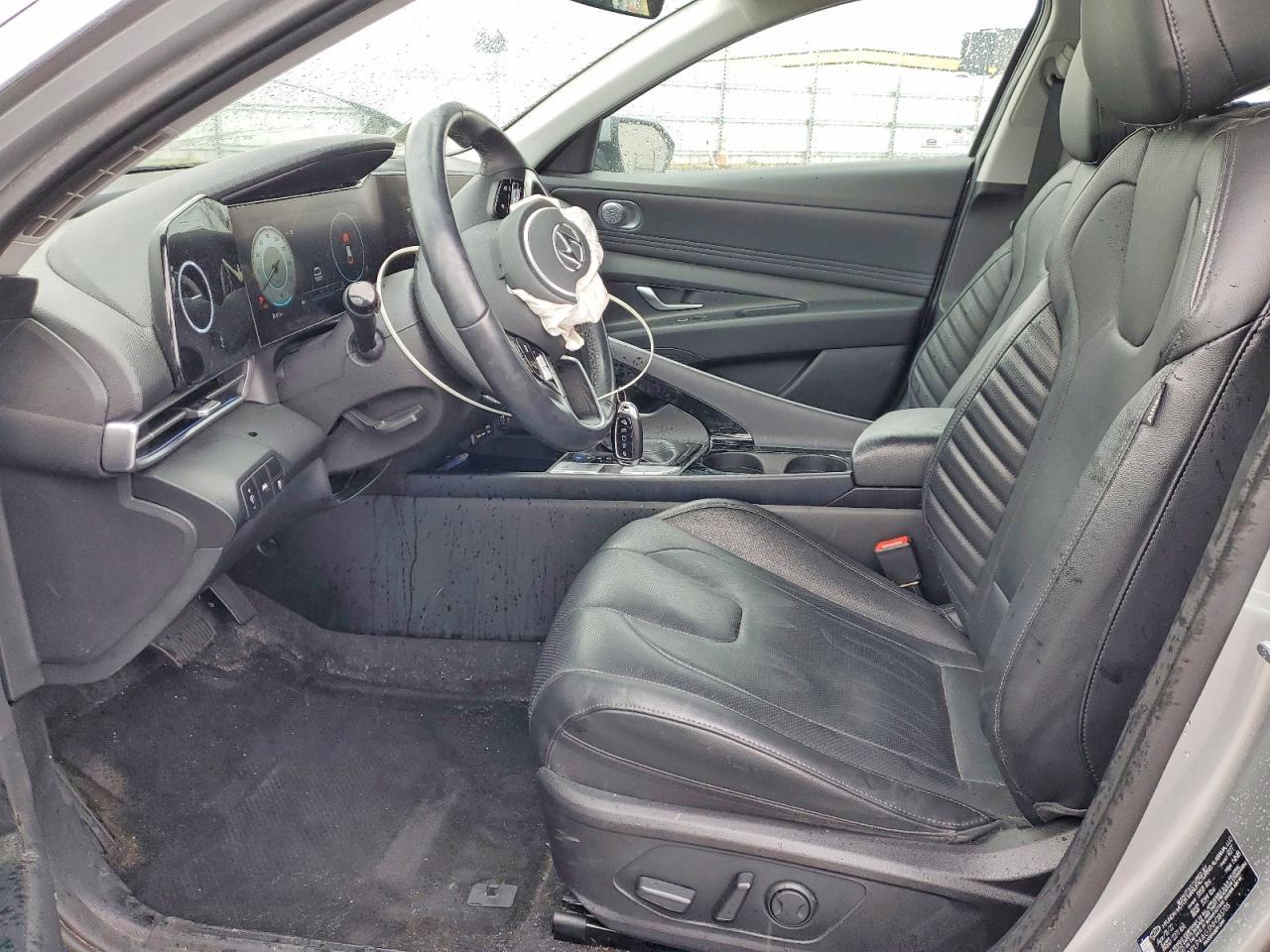 2022 Hyundai Elantra Limited - Image 7