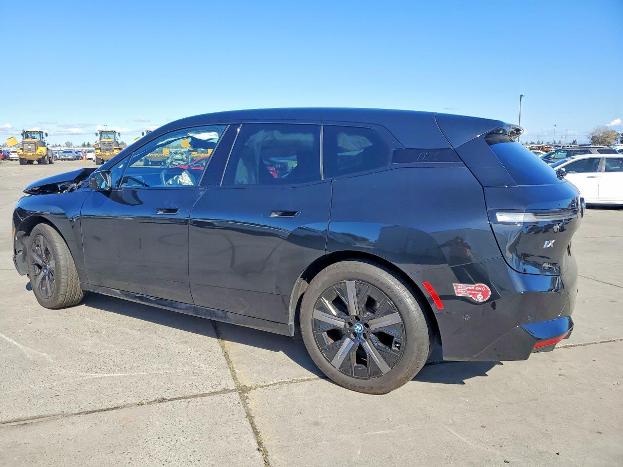 2025 BMW Ix xDrive50 - Фото 2