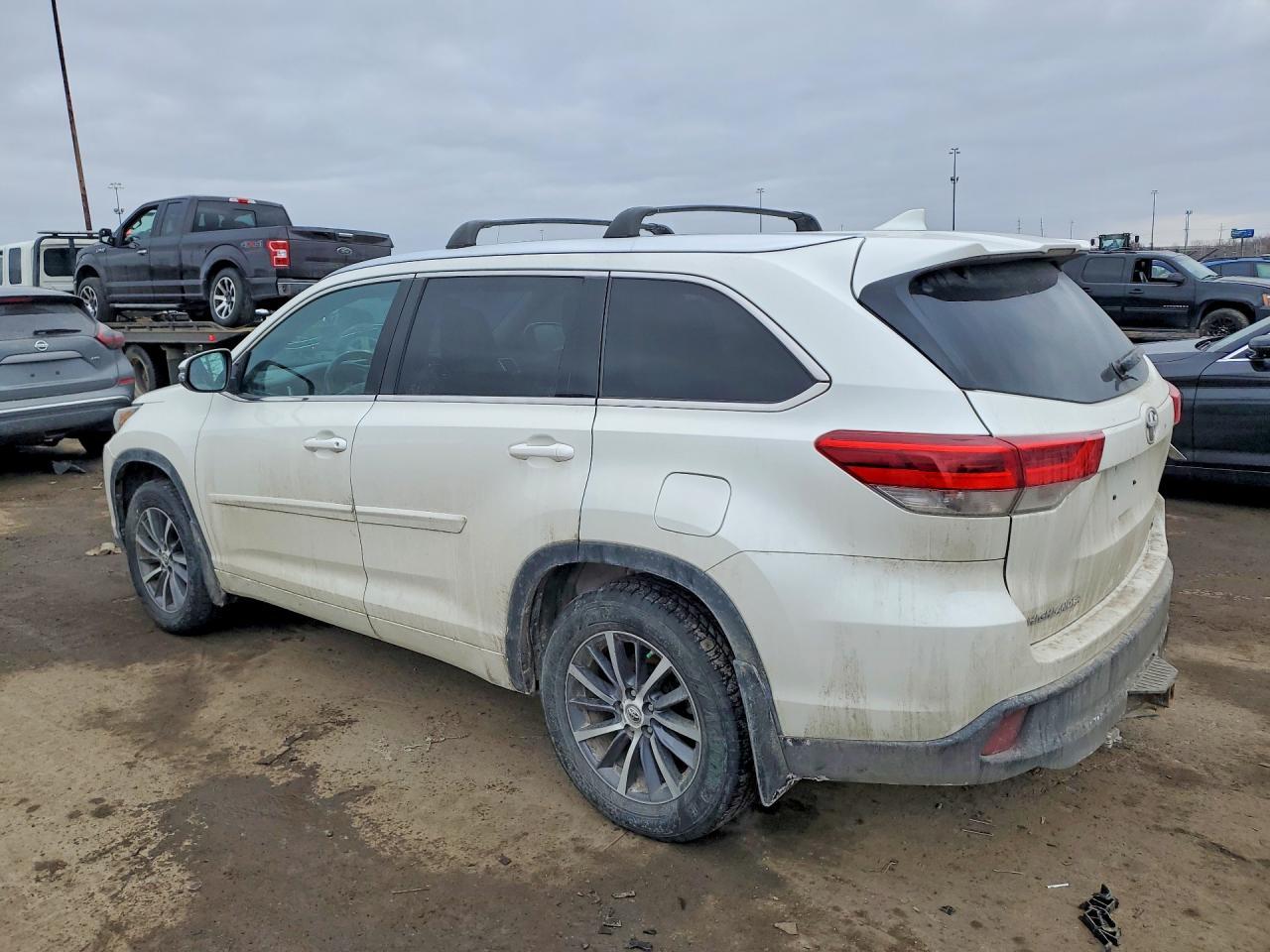 2018 Toyota Highlander Se - Image 2