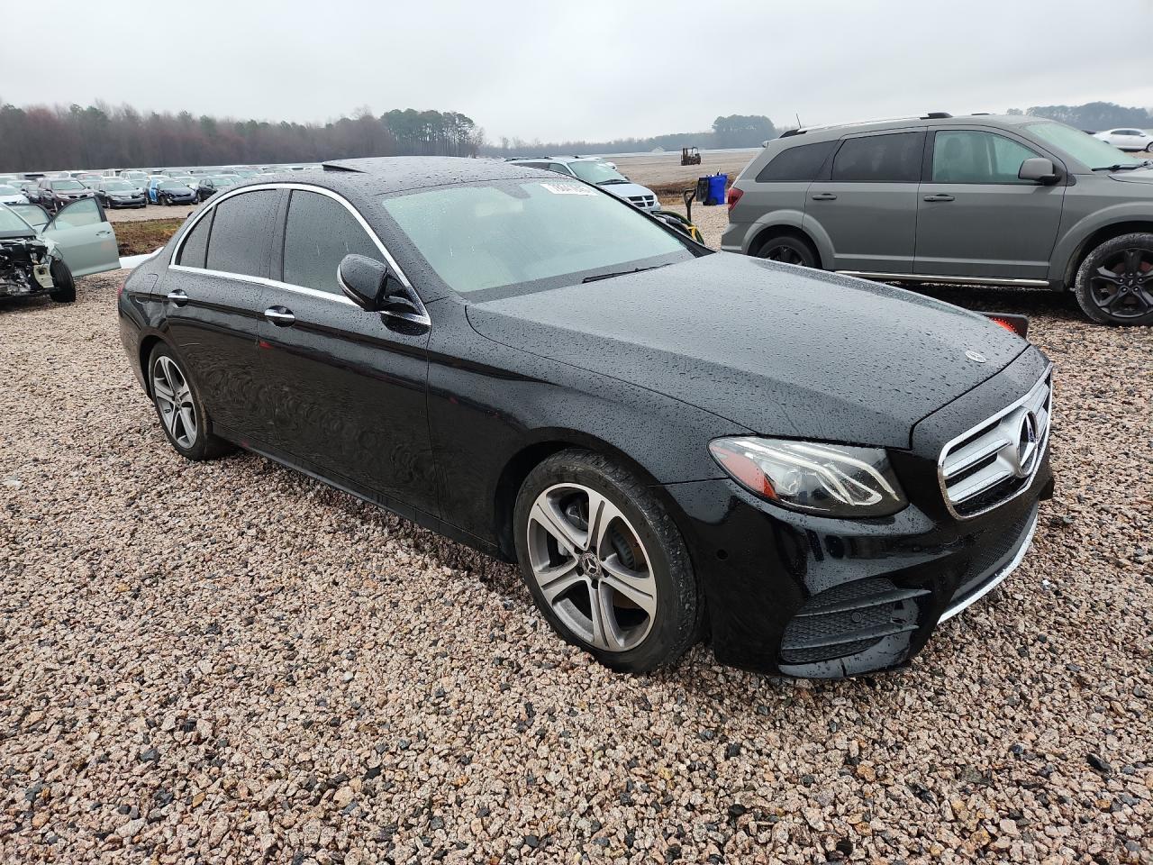 2018 Mercedes-Benz E 300 - Фото 4