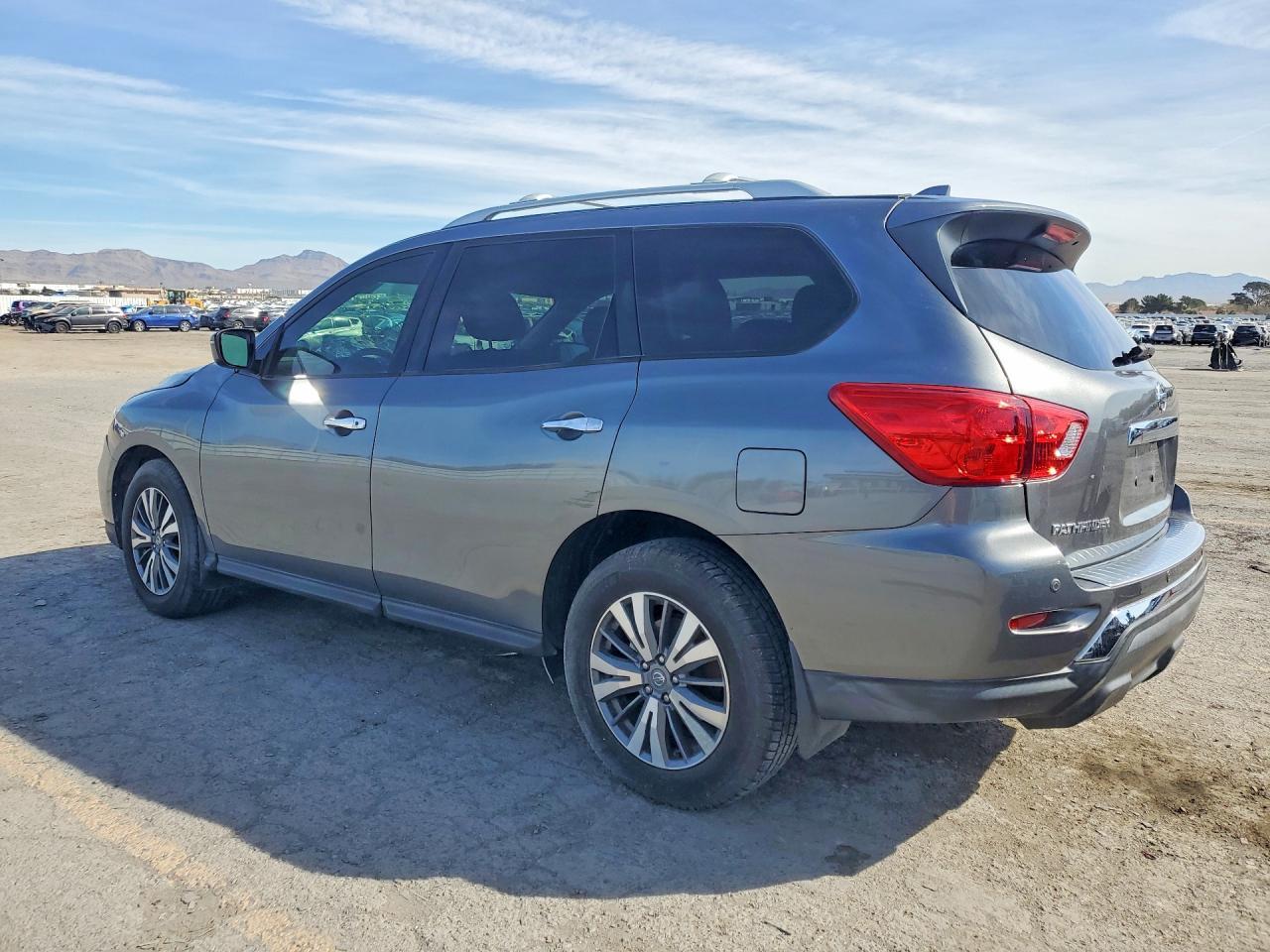 2020 Nissan Pathfinder S - Фото 2