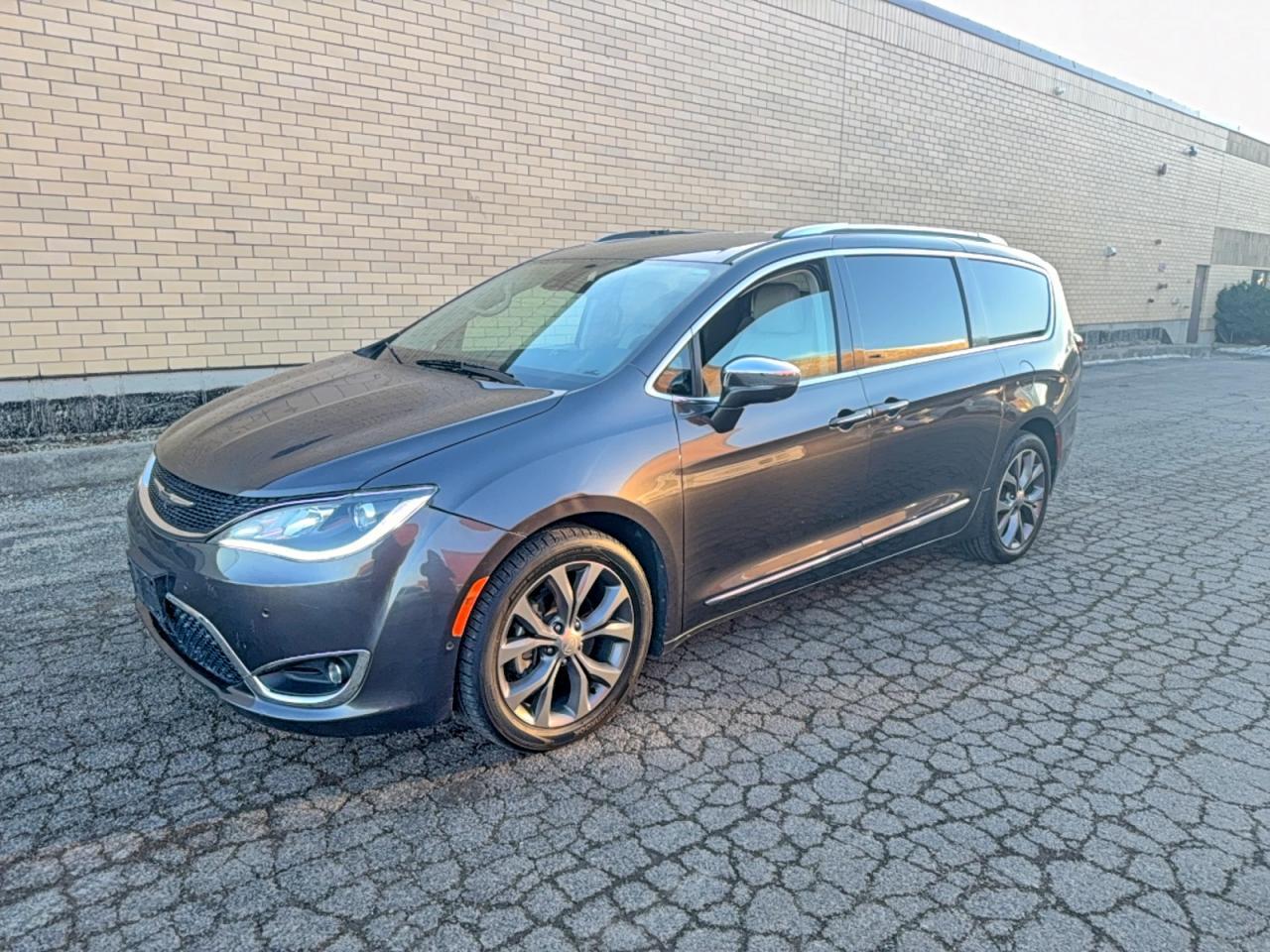2019 Chrysler Pacifica Limited - Фото 2