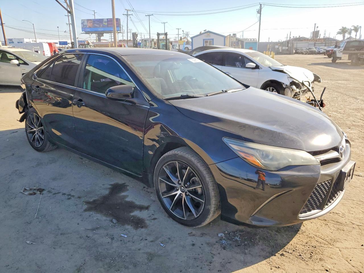 2017 Toyota Camry Xse V6 - Image 4