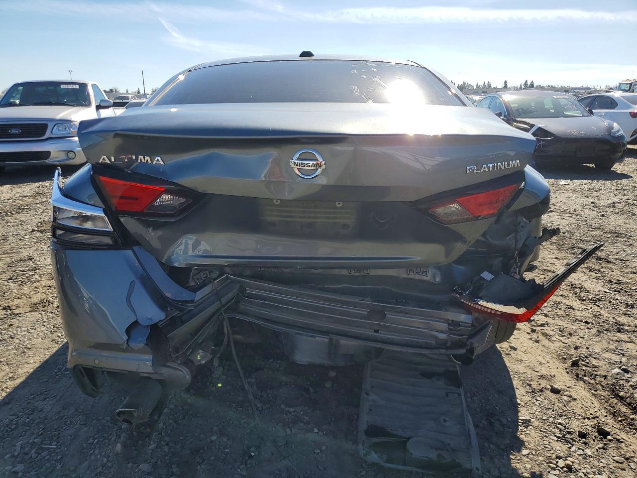 2020 Nissan Altima Platinum - Image 6
