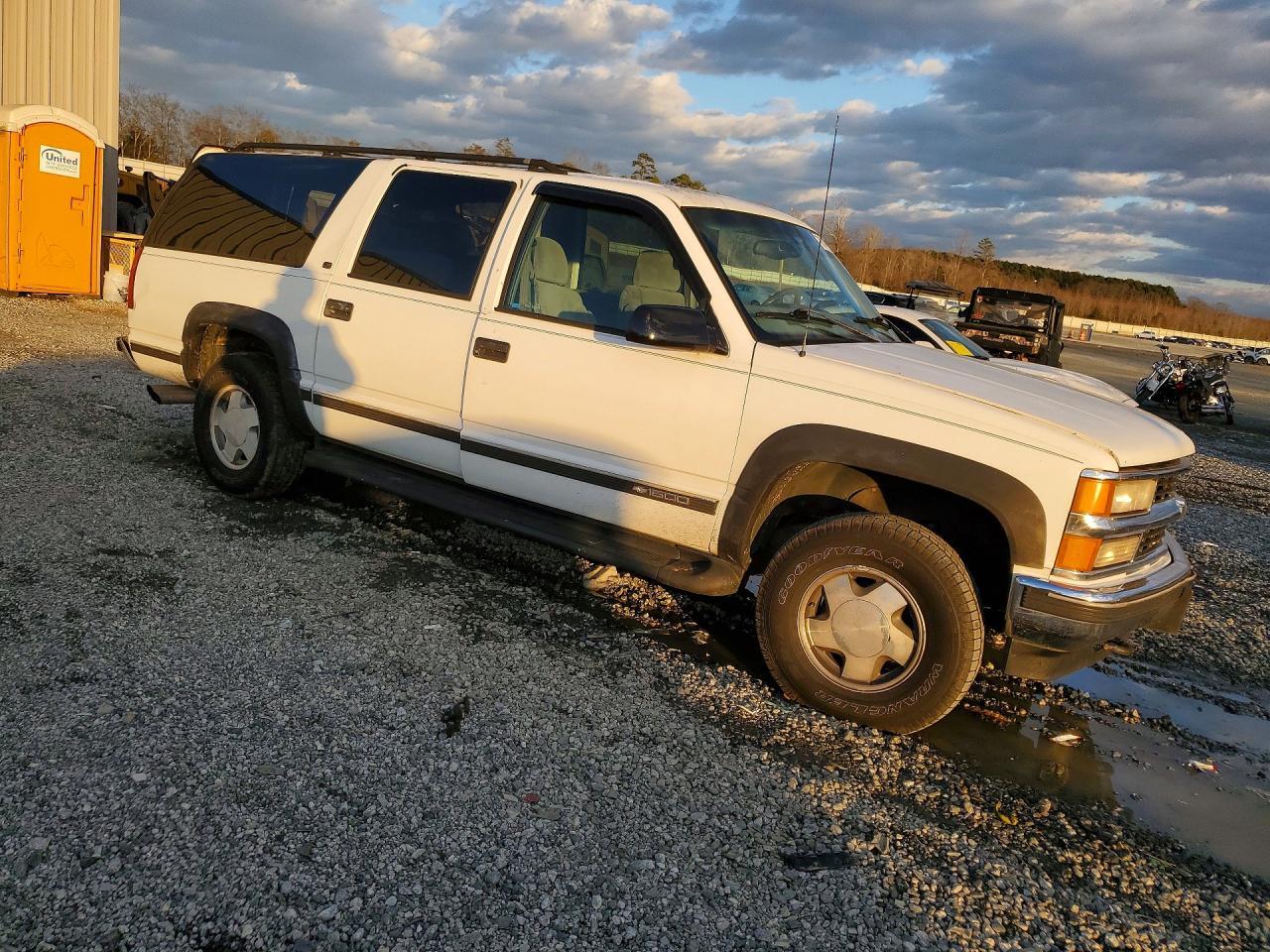 1999 Chevrolet Suburban K1500 - Фото 4