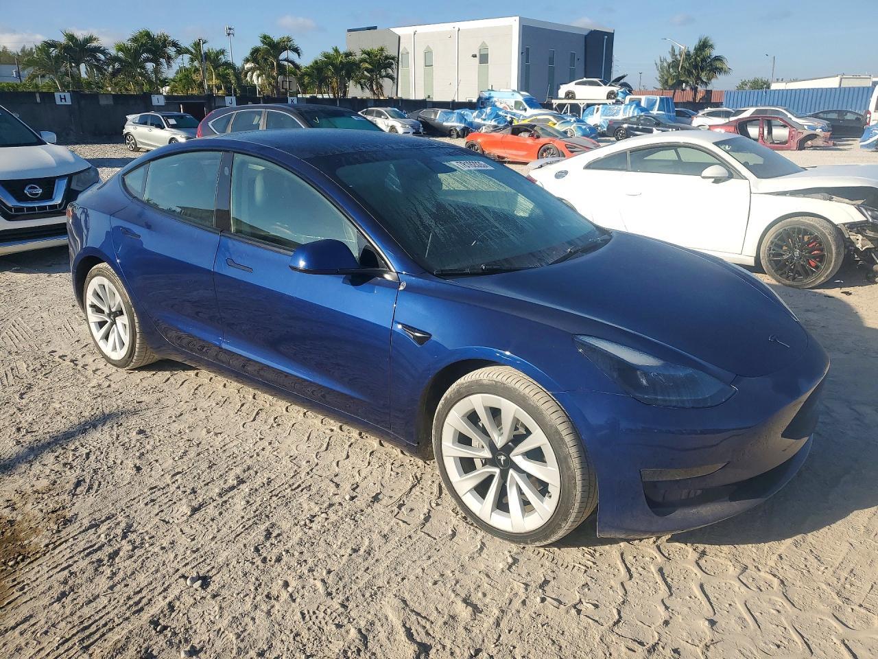 2023 Tesla Model 3 - Фото 4