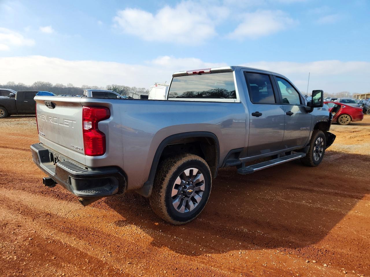 2024 Chevrolet Silverado K2500 Custom - Фото 3
