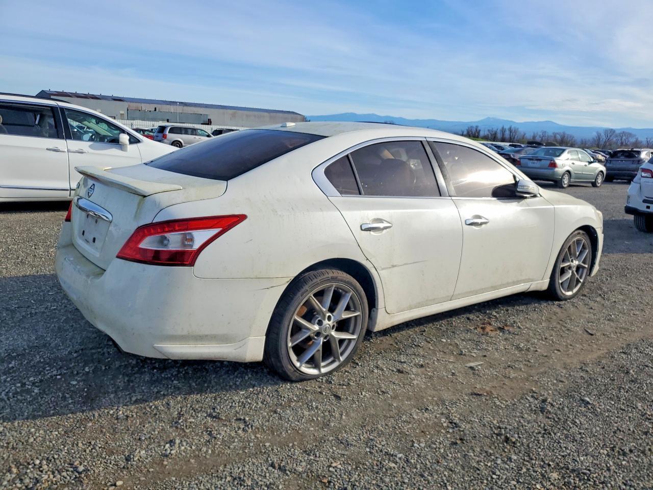 2010 Nissan Maxima S - Фото 3