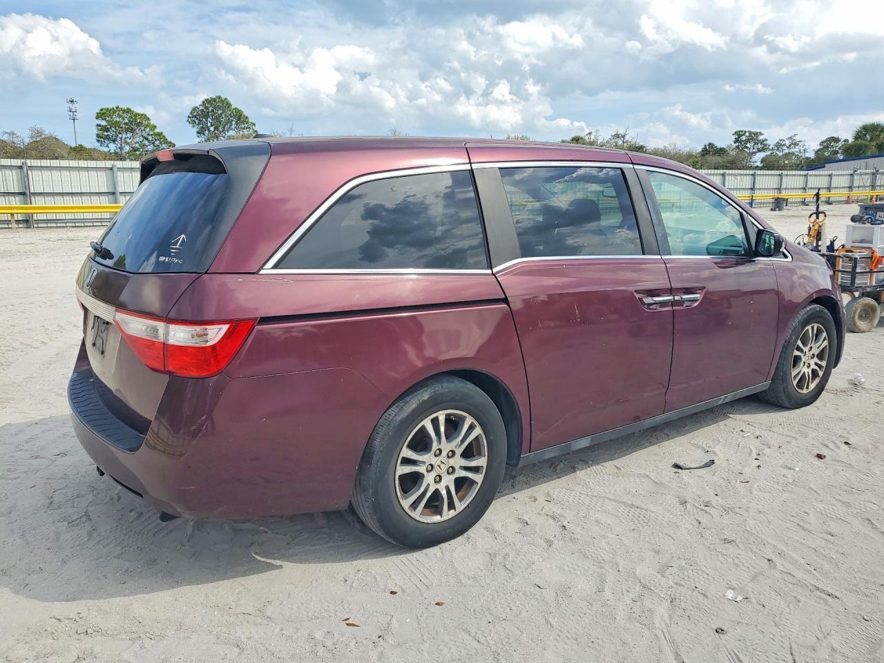 2013 Honda Odyssey Exl - Image 3