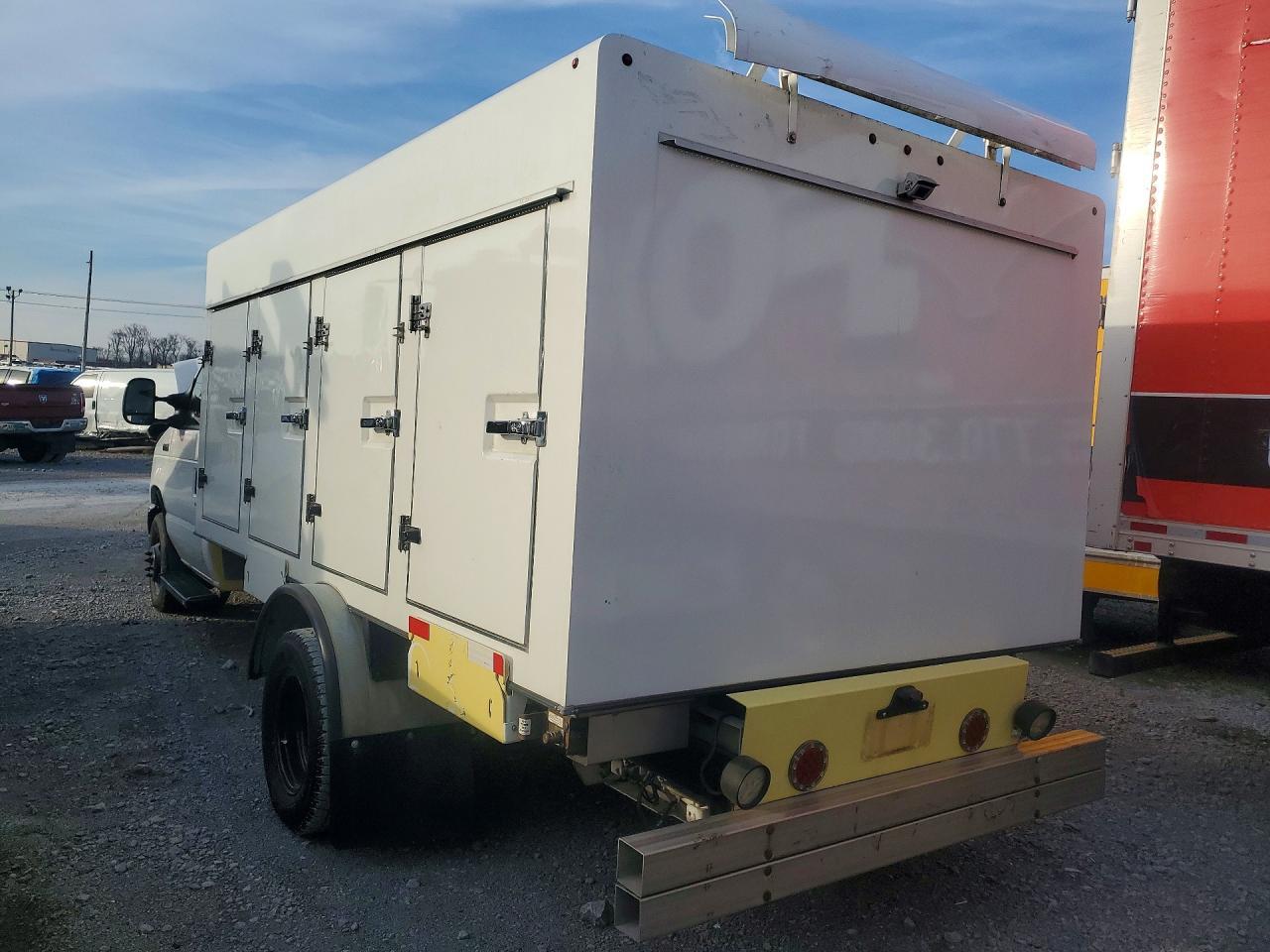 2018 Ford E450 Refrigerated Delivery Van - Image 2