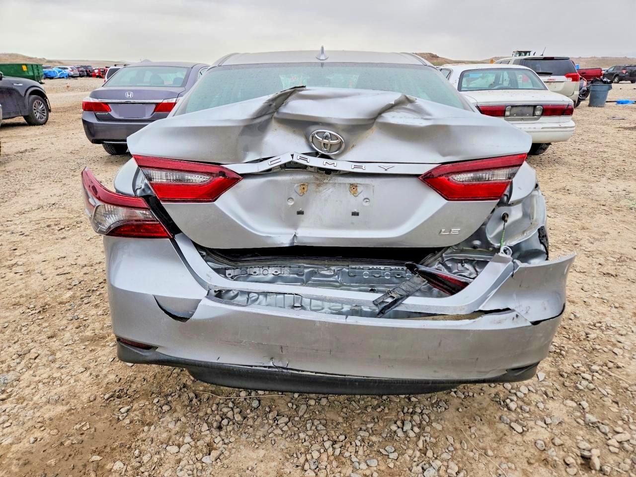 2022 Toyota Camry Le - Фото 6