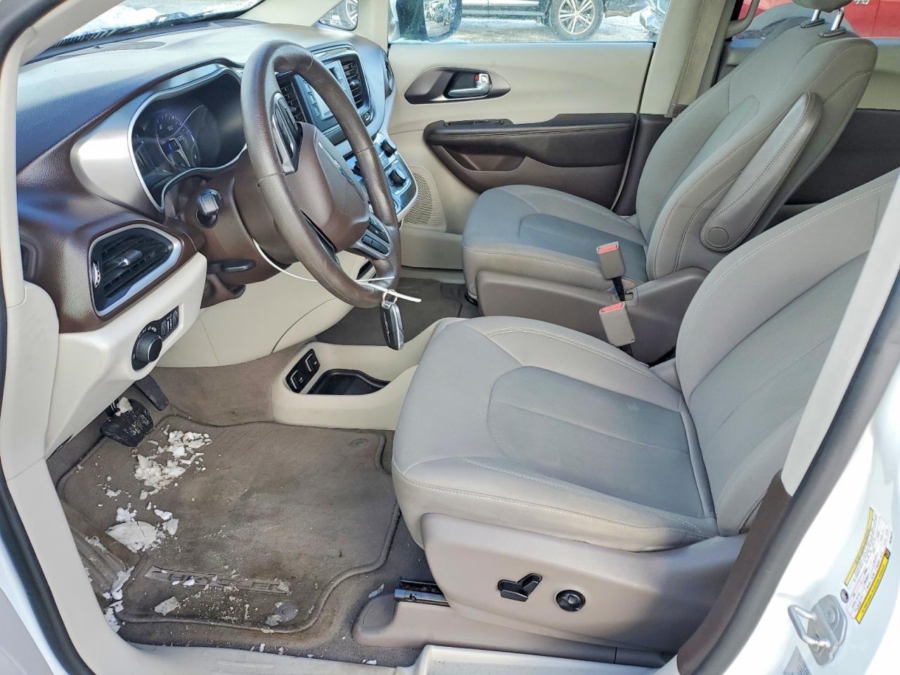 2017 Chrysler Pacifica Touring - Фото 7