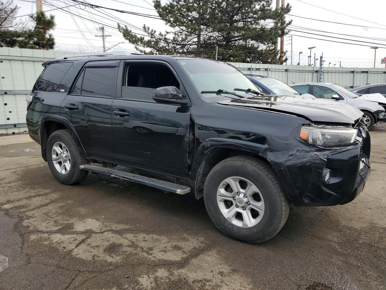 2018 Toyota 4Runner Sr5/Sr5 Premium - Image 4