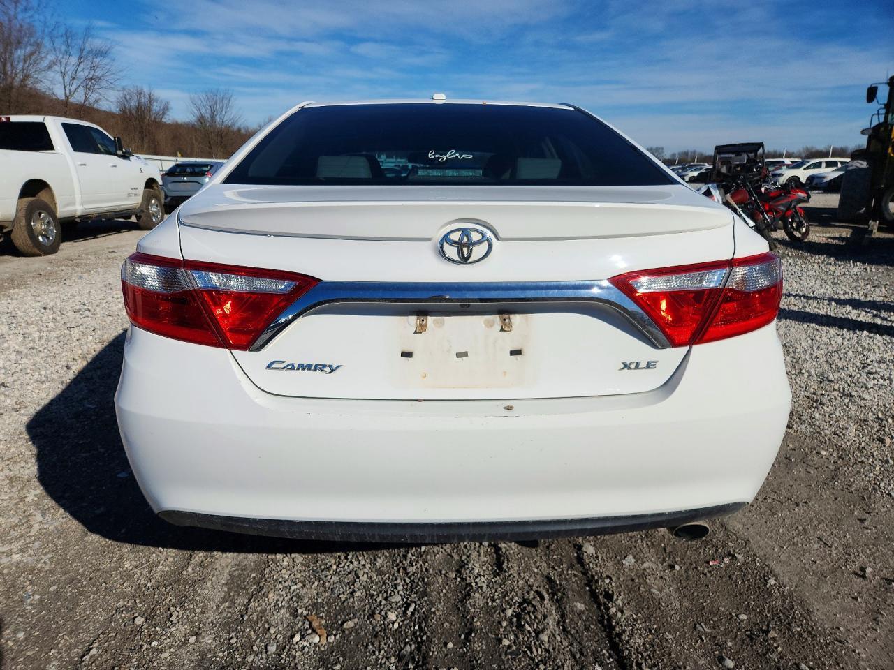 2015 Toyota Camry Le - Фото 6