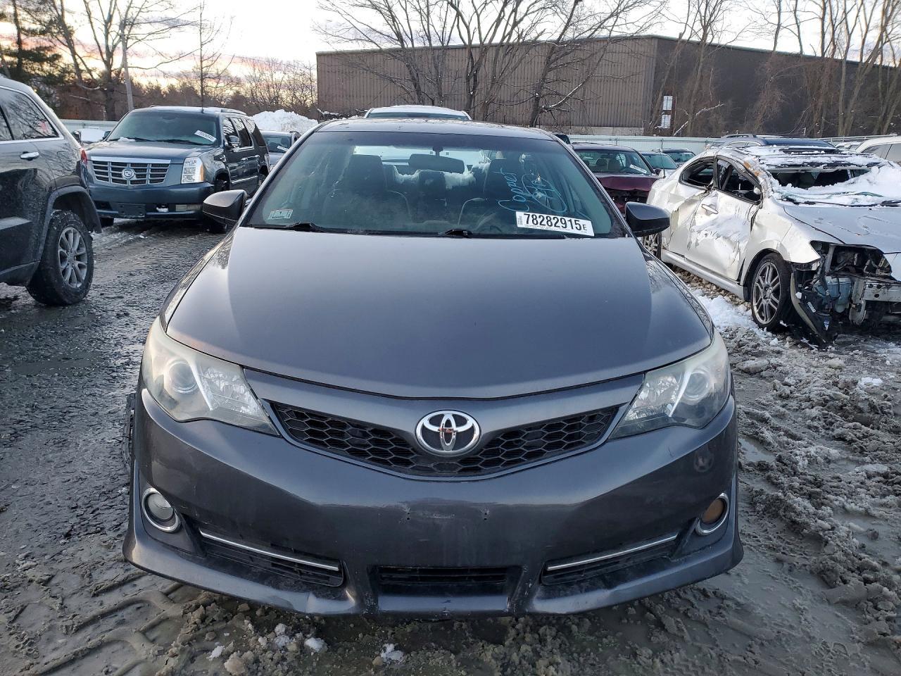 2014 Toyota Camry L - Фото 5