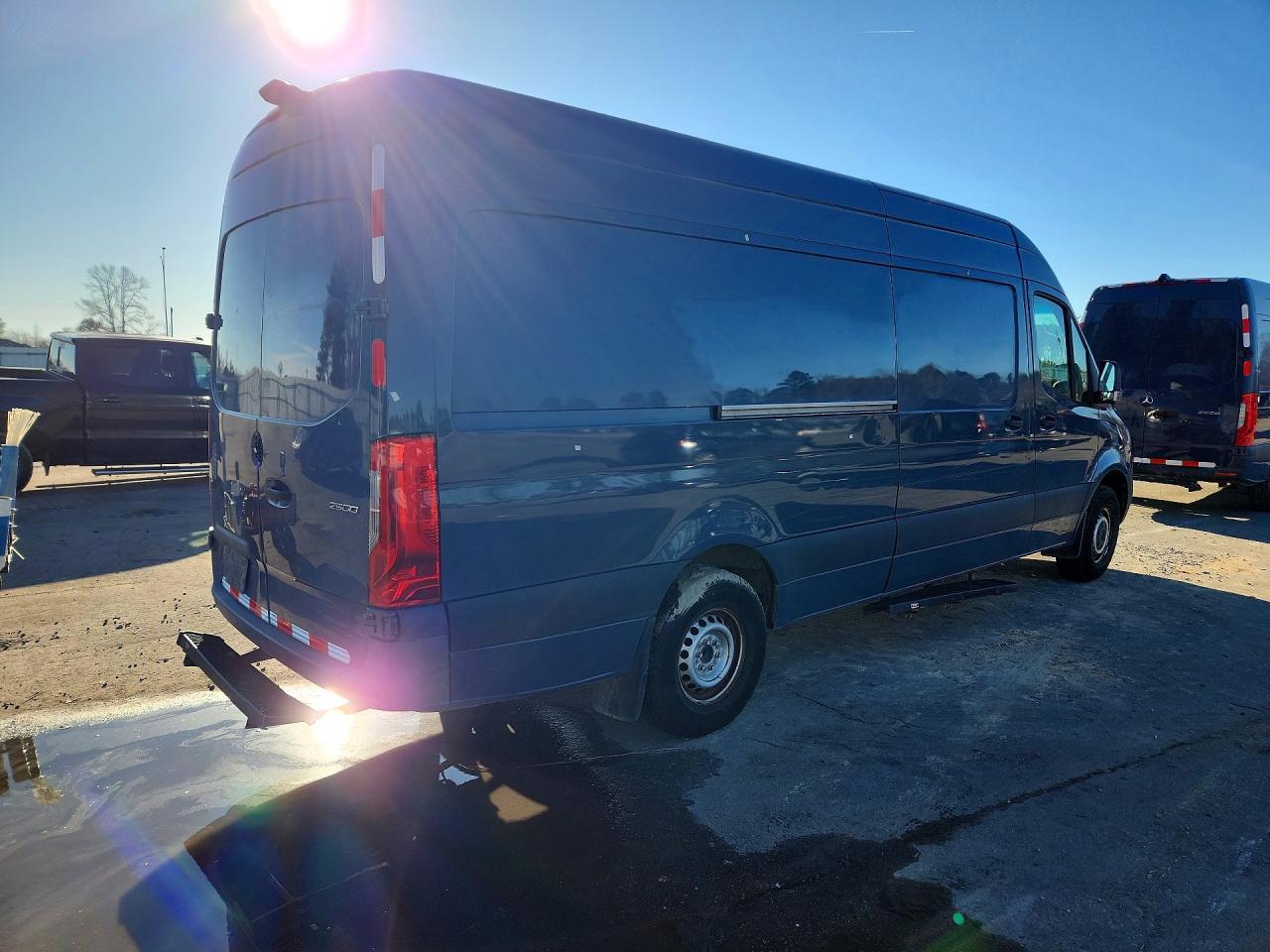 2019 Mercedes Benz Sprinter 2500 Delivery Van - Фото 3