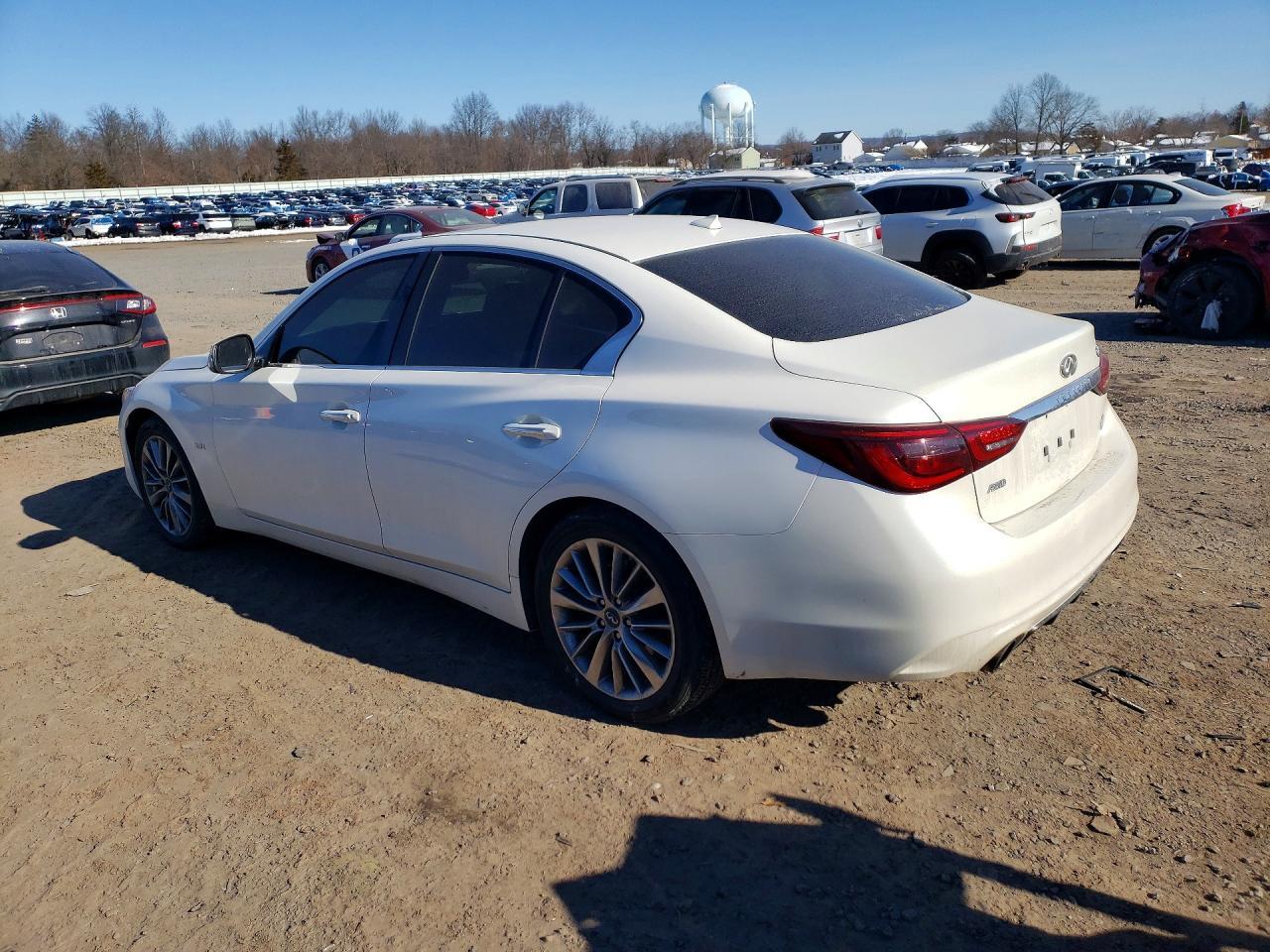 2018 Infiniti Q50 Luxe - Фото 2
