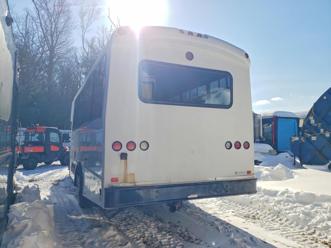 2015 Ford F550 Super Duty Shuttle Bus - Фото 2