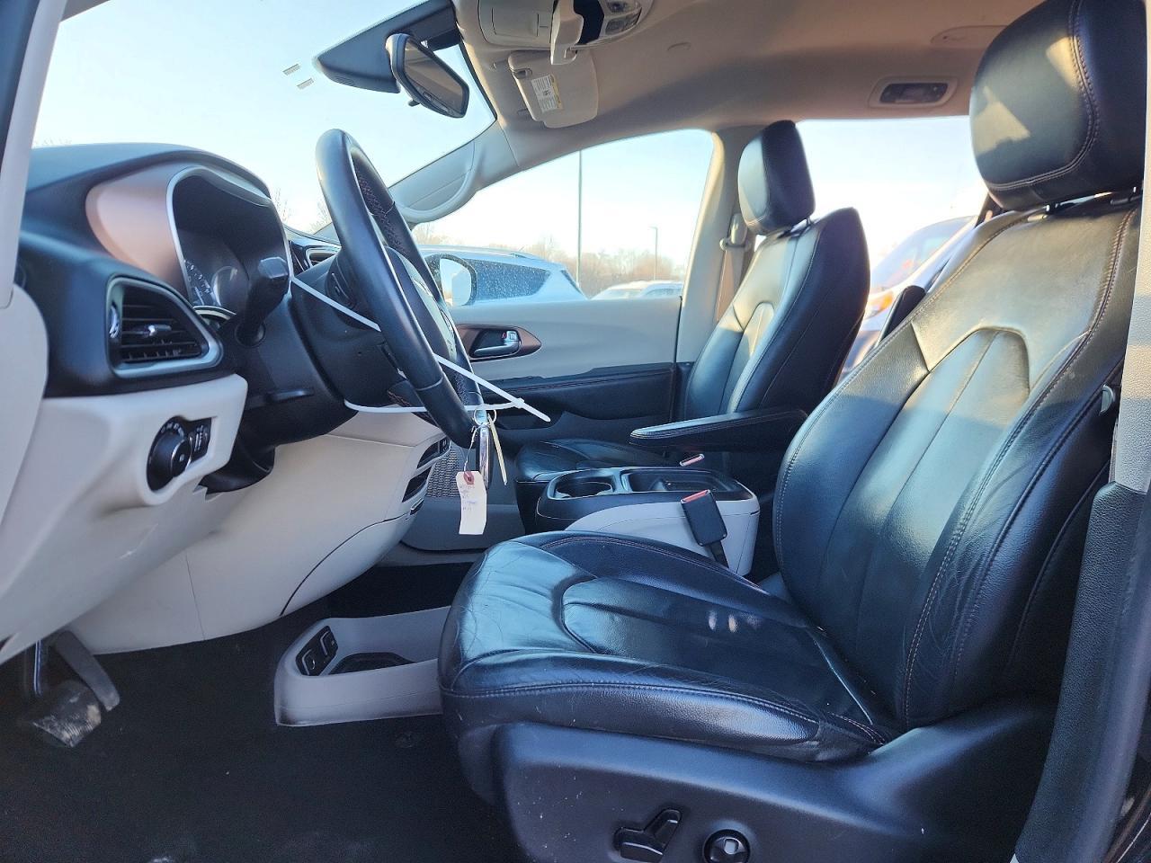 2017 Chrysler Pacifica Touring L - Image 7