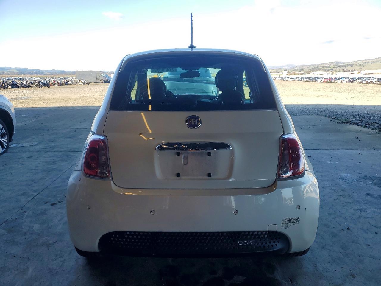 2015 Fiat 500 Electric - Image 6
