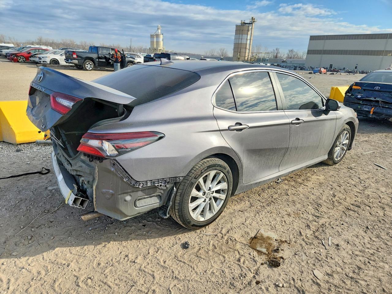 2023 Toyota Camry - Фото 3