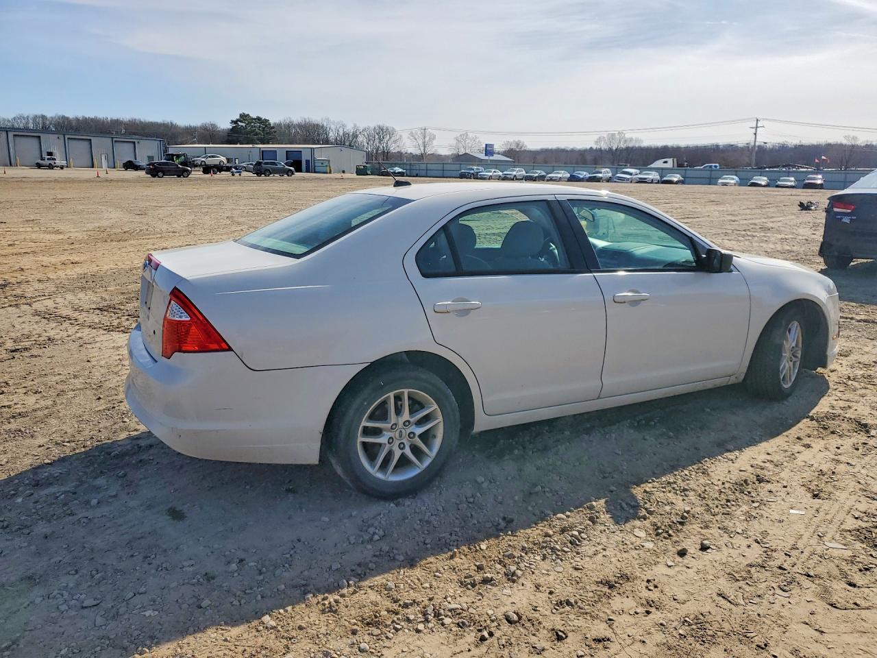 2011 Ford Fusion S - Фото 3