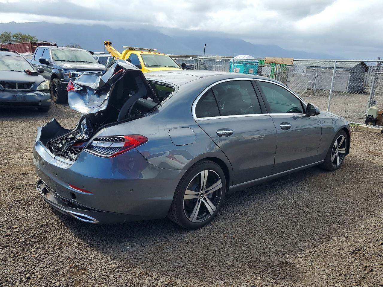 2025 Mercedes-Benz C 300 - Фото 3
