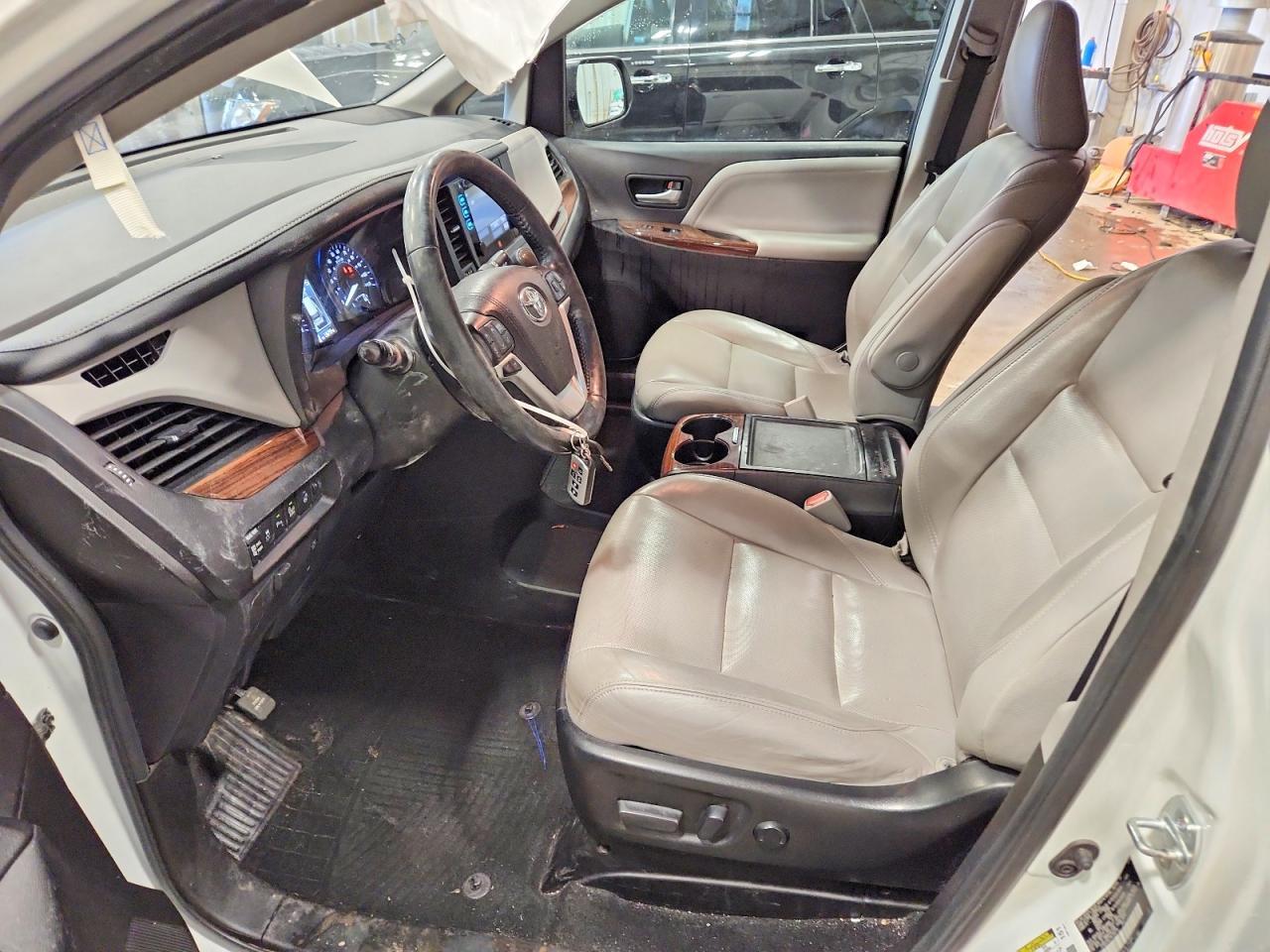 2017 Toyota Sienna Limited Premium 7-Passenger - Image 7