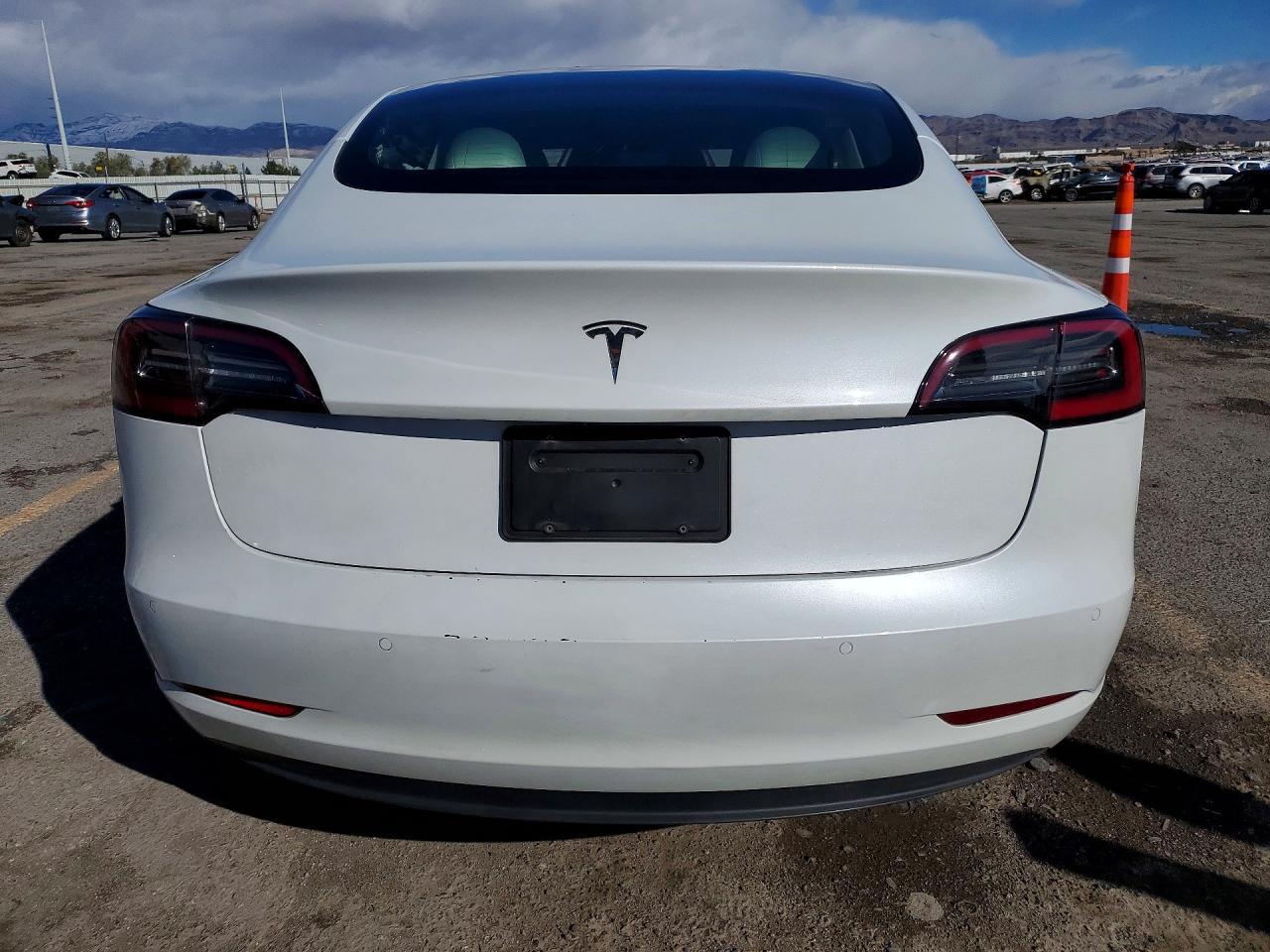 2022 Tesla Model 3 - Image 6