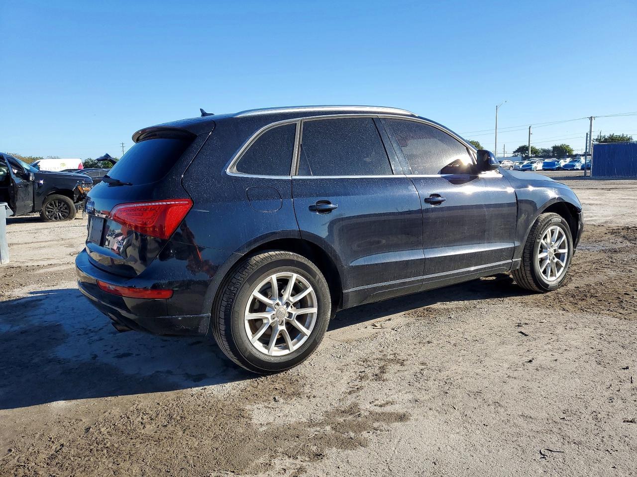 2011 Audi Q5 Premium - Image 3